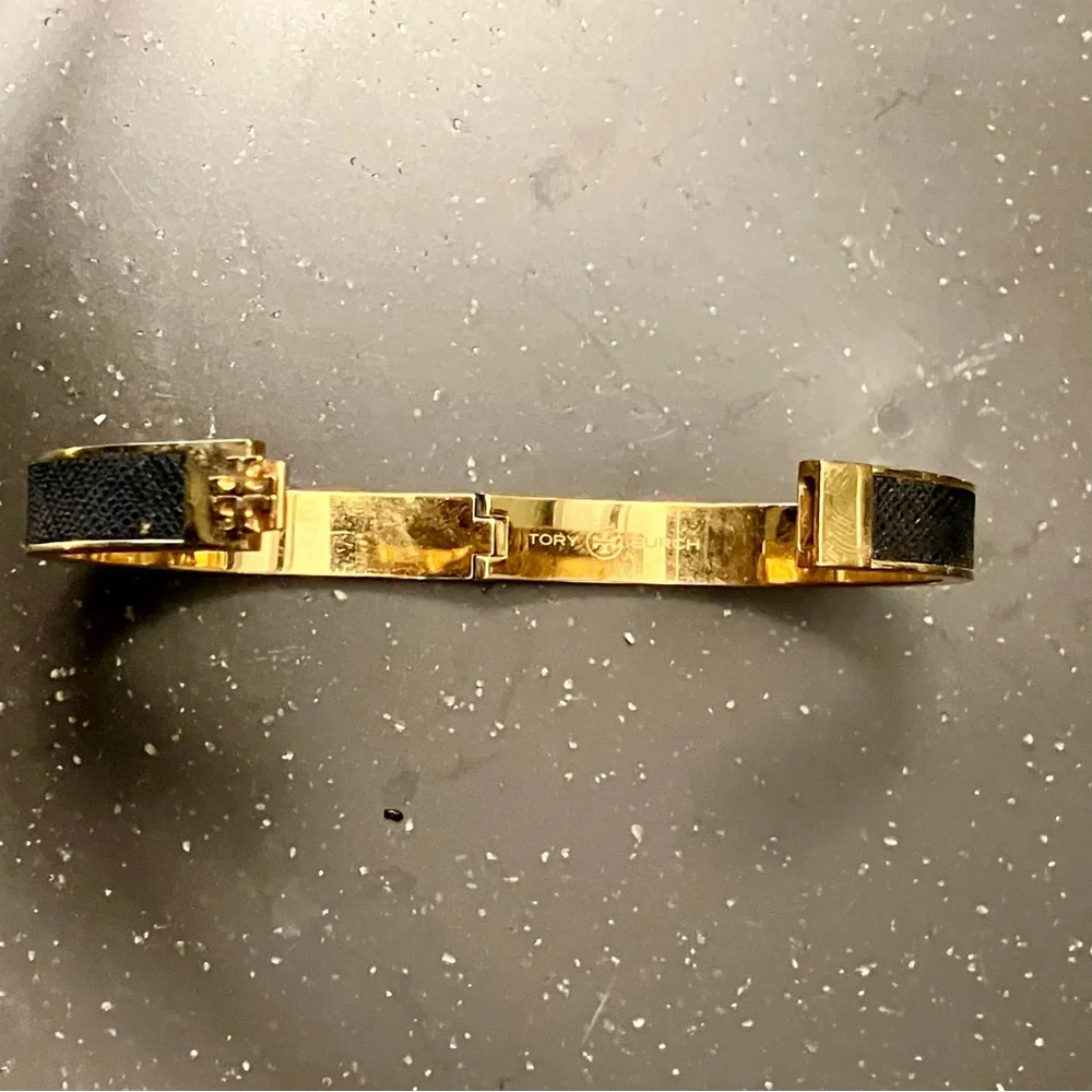 Tory Burch - 1/2” Black Leather Inlay Gold Hinged Bracelet - Picture 4 of 11